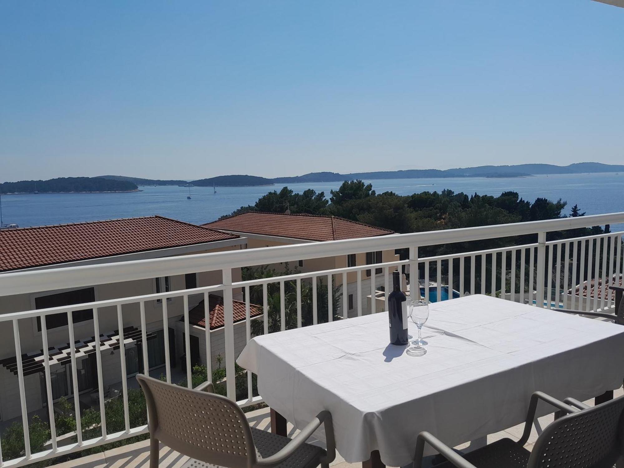 Feelhvar Along Bluelagoon Beach Hvar Town Quarto foto