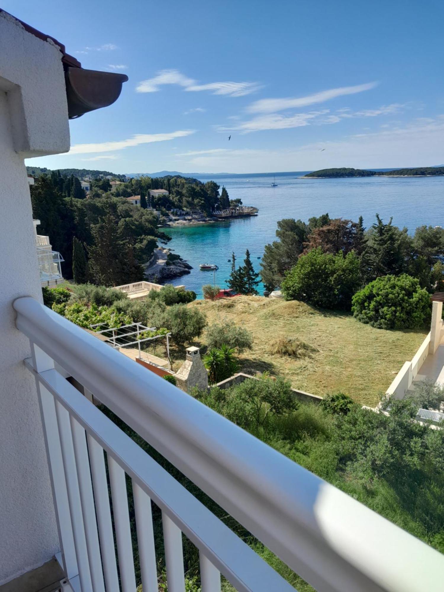 Feelhvar Along Bluelagoon Beach Hvar Town Quarto foto